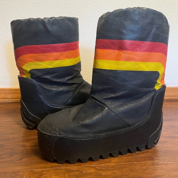Shoes - Vintage 80s Retro Rainbow Striped Moon Boots Snow Boots Women’s 11
